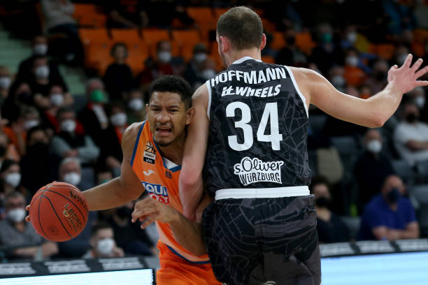 伯恩与斯凯 伯恩与斯凯