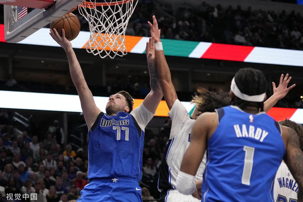 开怀抱的象 开怀抱的象